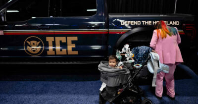 Copertina di Usa, agenti dell’immigrazione uccidono una donna a Minneapolis: le hanno sparato mentre tentava di fuggire