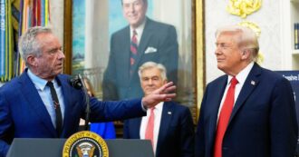 Kennedy ribalta la piramide alimentare: carne, formaggio e latte intero in cima, cereali integrali in fondo