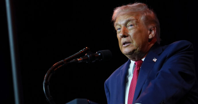 Trump vieta dividendi e mega-stipendi alle aziende della Difesa: “Prima investano in impianti e attrezzature”