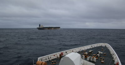 Copertina di Gli Usa sequestrano due petroliere legate al Venezuela. Una batte bandiera russa. L'accusa: "Trafficavano con Caracas". Mosca: “Azione illegale”