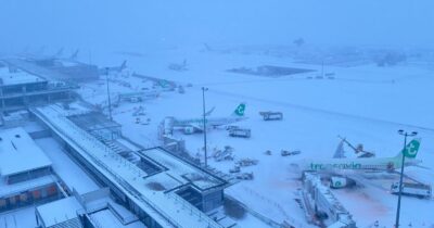 Copertina di Neve sull’Europa: da Parigi a Bruxelles centinaia di voli cancellati. In Olanda treni fermi e avarie per il freddo
