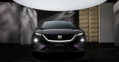 Copertina di Salone di Bruxelles, anteprima per l’elettrica Mazda CX-6e. Il prezzo? Una sorpresa – FOTO