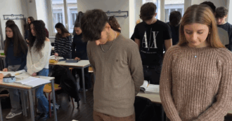 Crans-Montana, un minuto di silenzio nelle scuole per le vittime: il video al Liceo D’Azeglio di Torino