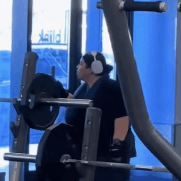 “Sei grassa, via di qua non voglio allenarmi con te”: un ragazzo in palestra molesta una donna con commenti grassofobici. La scena viene ripresa e il video è virale