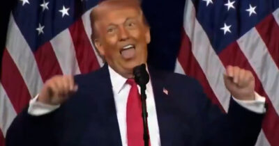 Copertina di Donald Trump imita e deride gli atleti transgender davanti ai parlamentari repubblicani: il video