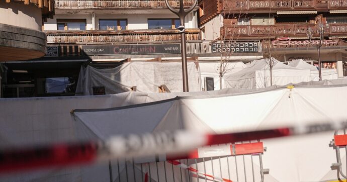 Scala dimezzata, sistema antincendio assente, uscita di sicurezza chiusa. Le negligenze e le violazioni che hanno causato la strage di Crans