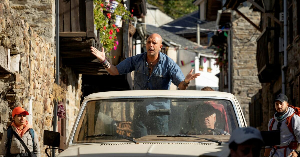 Dopo il film di Checco Zalone boom di ricerche per il Cammino di Santiago: +600% nei giorni successivi all’uscita di Buen Camino