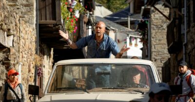 Copertina di Zalone fa blu pure Avatar. E  salva la stagione 2025