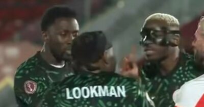 Copertina di Caos Nigeria, Osimhen furioso contro Lookman e ora vuole lasciare la Coppa d’Africa: “Ha già consegnato il suo accredito”