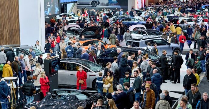 Salone di Bruxelles, al centro dell’auto europea e non solo. Debutti, premi e sfide globali