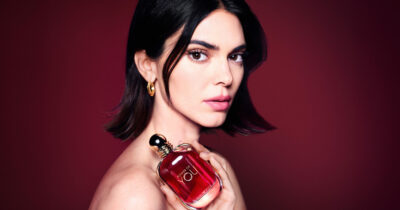 Copertina di Una Kardashian in casa Armani: perché Kendall Jenner è il nuovo volto delle fragranze Emporio (e cosa c’entra la Gen Z)