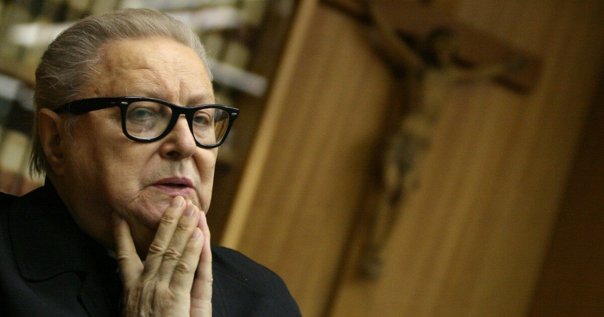 Morto Raffaele Nogaro, il vescovo militante di Caserta che dormì in fabbrica e si oppose alla Camorra Morto Raffaele Nogaro, il vescovo militante di Caserta che dormì in fabbrica e si oppose alla Camorra