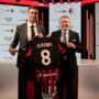 Copertina di Tra gli sponsor del Milan spunta un opaco sito di scommesse: a firmare l’accordo c’era un attore di sit-com spacciato per il fondatore