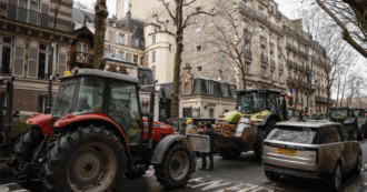 Mercosur, Macron: “La Francia dirà no”. Alla vigilia del voto sull’accordo proteste dei trattori a Parigi e in Grecia