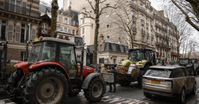 Copertina di Mercosur, Macron: “La Francia dirà no”. Alla vigilia del voto sull’accordo proteste dei trattori a Parigi e in Grecia