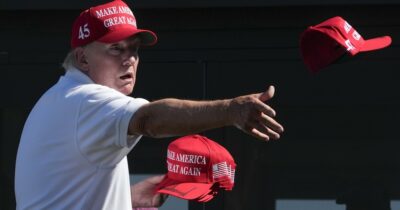 Copertina di Trump in crisi di consensi: la middle class pessimista per il 2026 sconta il caro-vita. E l’invasione del Venezuela spacca gli elettori