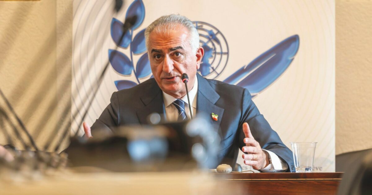 L’Associazione donne democratiche iraniane contro il tour di Pahlavi: “Il figlio dello scià non rappresenta il nostro popolo”