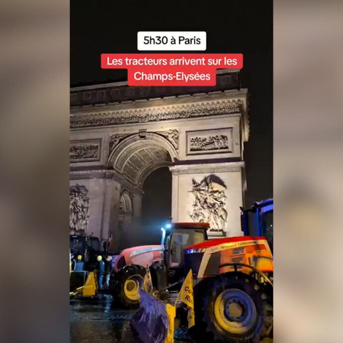 “Come fa un’ambulanza a trovarti?”: il percorso per arrivare all’appartamento è incredibilmente complicato (e in salita). Il video di una tiktoker americana a Parigi diventa virale