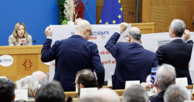 Copertina di Querele temerarie, Meloni: “L’Italia? Le punisce già”. Ma una legge ad hoc non esiste e i politici non l’hanno mai voluta