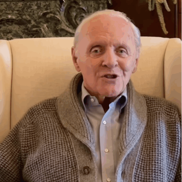 “Ho rischiato di morire guidando in uno stato di blackout alcolico, è stata la fine. Riflettete prima di esagerare, scegliete la vita”: il monito di Anthony Hopkins
