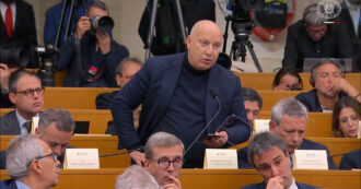 Copertina di Il cronista del Corriere ripreso dal presidente dell’Odg per la domanda troppo lunga a Meloni. Lui replica: “Non tutti i colleghi sono accurati”