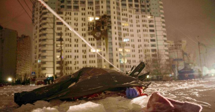 Copertina di Il supermissile colpisce Kiev, il sindaco: “Evacuate la città”