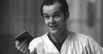 Copertina di Qualcuno vola ancora sul nido del cuculo (50 anni dopo): torna in sala il capolavoro di Milos Forman