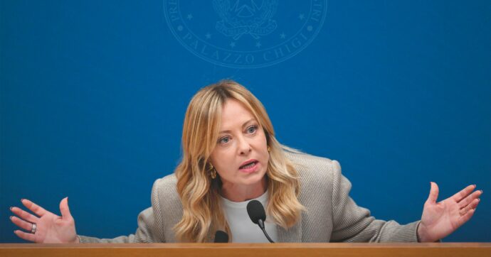 Copertina di Nordio dimezza gli arresti e Meloni incolpa i giudici