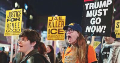 Copertina di Ice, spari anche a Portland. Barricate in decine di città