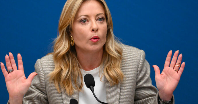 Meloni in conferenza stampa definisce la Groenlandia una ‘opportunità per le aziende italiane’: io userei cautela