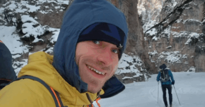 Copertina di “Mi sono fatto male a pochi minuti da casa mia, le lesioni si sono rivelate più gravi del previsto. Tendine lacerato, frammenti ossei scheggiati… Per questo lascio l’alpinismo”: parla Simon Messner