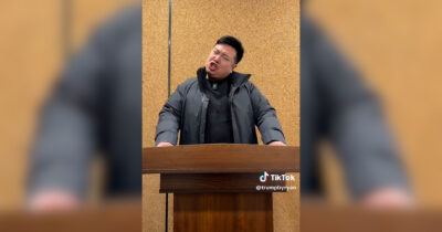 Copertina di L’imitazione che non ti aspetti: il Trump cinese è virale su Tiktok – Video