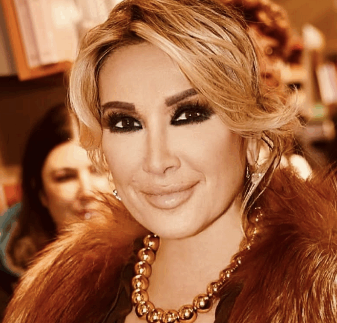 “Sono uscite mie foto in topless di vent’anni fa, mio marito mi ha chiamata e ho passato un brutto quarto d’ora. Ha mandato in fumo le nozze”: lo sfogo di Simona Tagli