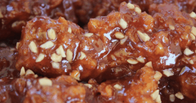 Copertina di Litigano per la salsa del pollo, cliente accoltella più volte un dipendente di un ristorante KFC. Un testimone: “Diceva che gli avevano mancato di rispetto”