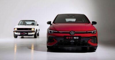 Copertina di Volkswagen in festa, la Golf GTI compie i suoi primi cinquant’anni