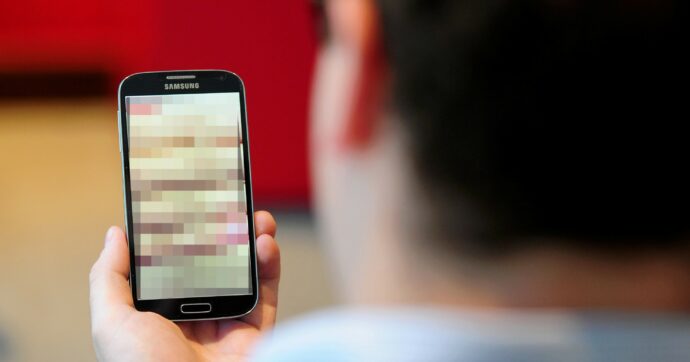 Gruppo Fb ‘Mia moglie’: perquisizione ai gestori