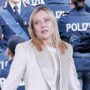 Copertina di Meloni dà per nuovi 30 mila poliziotti, ma è solo turnover