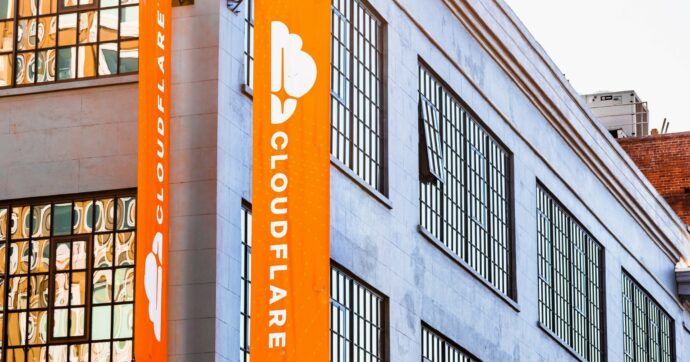 Cloudflare adesso minaccia: “Niente più cybersecurity”