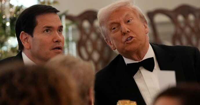 Trump torna a minacciare Cuba: “Adesso basta petrolio o soldi dal Venezuela”. L’Avana: “Non cediamo alle interferenze Usa”