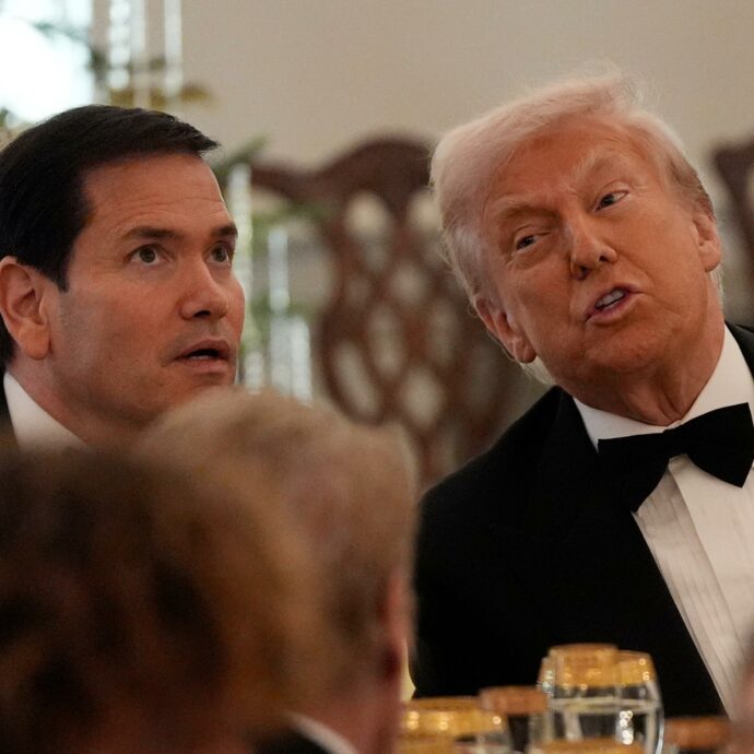 “Non so come faccia Trump a essere ancora vivo, ma lo è”: la frecciata di Robert Kennedy Jr. sulla sua dieta a base di McDonald’s e DietCoke