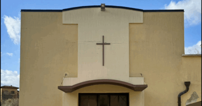 Copertina di Funerali senza sosta nel paese toscano con 14 decessi in 9 giorni, dall’inizio del 2026. Il sindaco: “Non è normale”