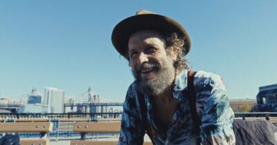 Copertina di “Siamo ripiombati nella guerra, è tutto in crisi. Sopraffatto dalle notizie, ero intossicato. Così ho deciso di far musica a New York”: parla Jovanotti in “JovaYork”
