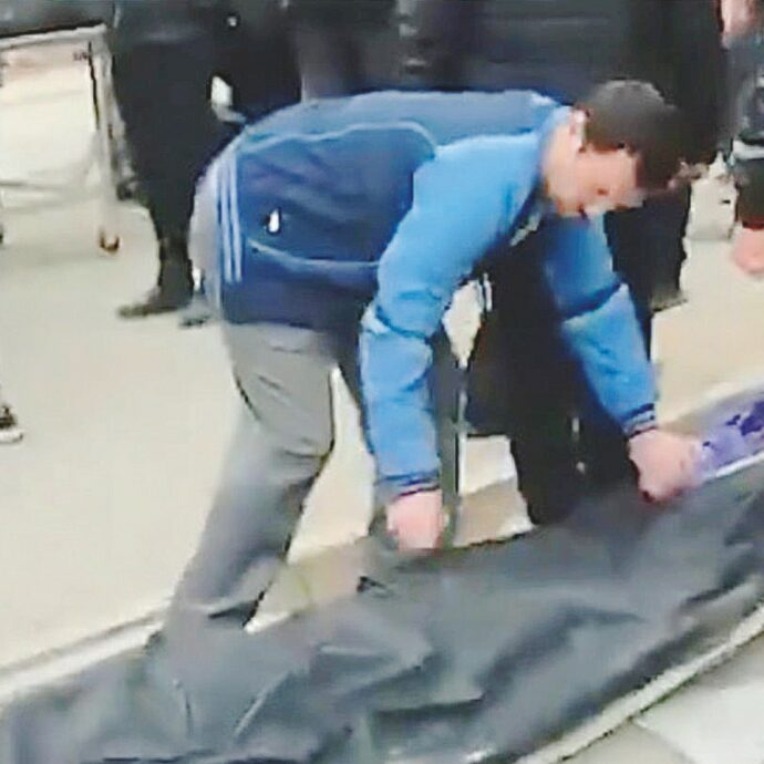 Dall’Iran mi scrivono: quei sacchi neri coi cadaveri ‘parlano di noi’. La nazione ridotta a mattatoio