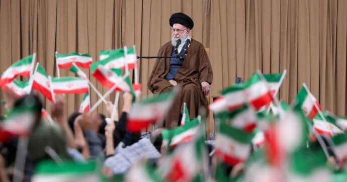 Iran, il ricercatore Arash Azizi: “Usa e Israele pianificano di assassinare Khamenei”