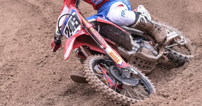 Cade da una moto su una pista di motocross: grave 14enne nel Vicentino