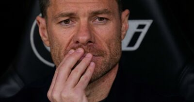 Copertina di Il Real Madrid scricchiola: Xabi Alonso a rischio dopo il ko in Supercoppa. E a Barcellona infieriscono