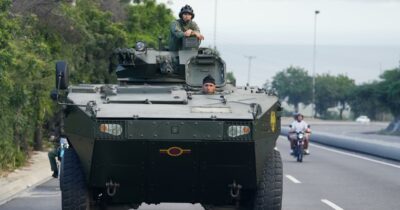 Copertina di “Gli Usa hanno usato un’arma sonica nel blitz per arrestare Maduro”: la testimonianza del militare venezuelano