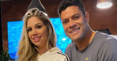 Copertina di “È una mostruosità. Ha sposato una donna crudele e manipolatrice”: il calciatore Hulk criticato dopo il matrimonio con Camila Angelo, nipote dell’ex moglie