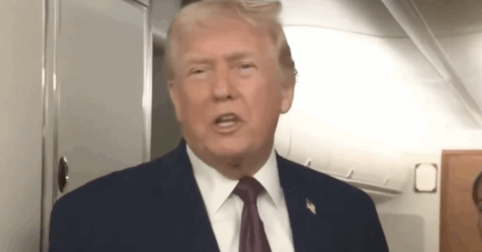 Trump ai giornalisti: “Lo sapete qual è la difesa della Groenlandia? Due slitte trainate dai cani”