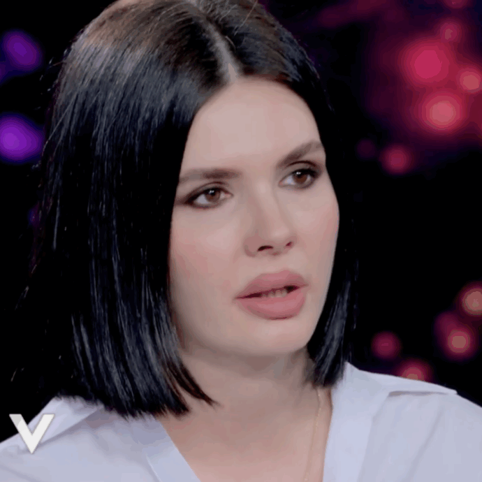 “Finiamola con questa favoletta della fidanzata innamorata. Tutti quelli che conoscono mio padre Vittorio Sgarbi, lo sanno. Lei non c’è mai stata. Amore solo di facciata per le cene di gala e per i rotocalchi”: la figlia Evelina su Sabrina Colle